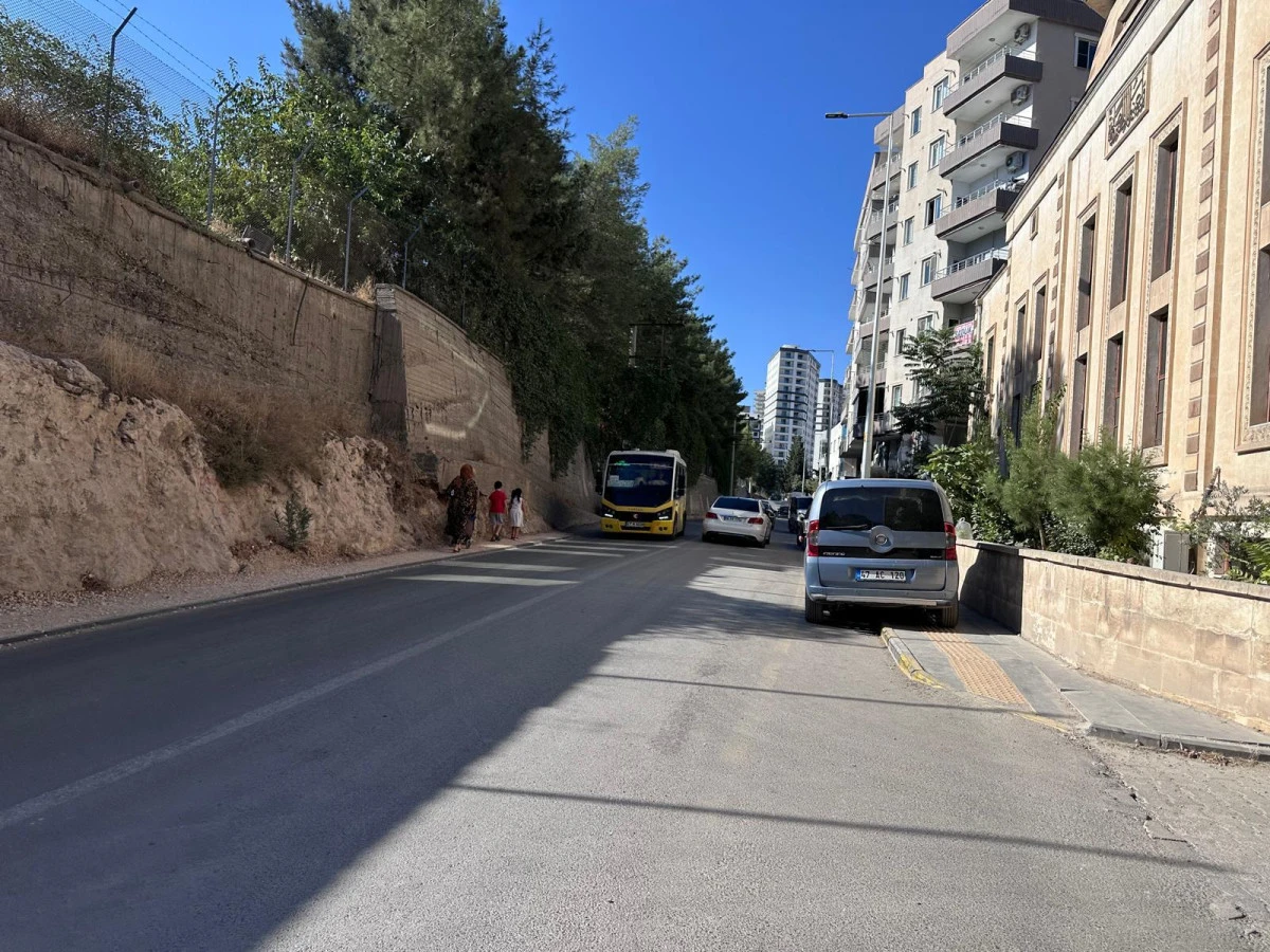 13 Mart Caddesi acil &ccedil;&ouml;z&uuml;m bekliyor