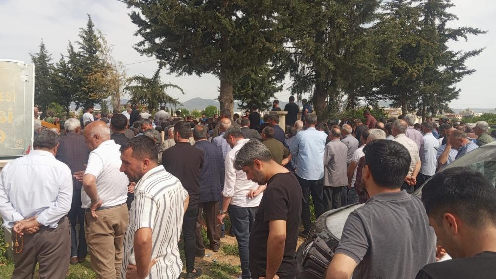 Adana'da trafik kazasında ölen tarım işçileri Kızıltepe'de toprağa verildi