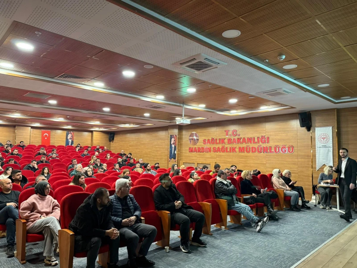 Aile Hekimlerine Y&ouml;nelik &ldquo;T&uuml;t&uuml;n Bağımlılığı&rdquo; Eğitimi 