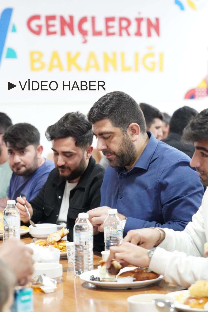 AK Parti Mardin İl Başkanı Mehmet Uncu ve MKYK Üyesi Fırat Köran, Öğrencilerle Sahur Sofrasında Buluştu