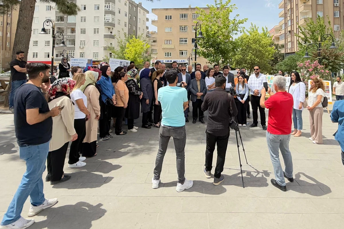 AK Parti’den 81 İlde Eş Zamanlı 27 Mayıs Tepkisi: Mardin’de Basın Açıklaması ve Tematik Sergi