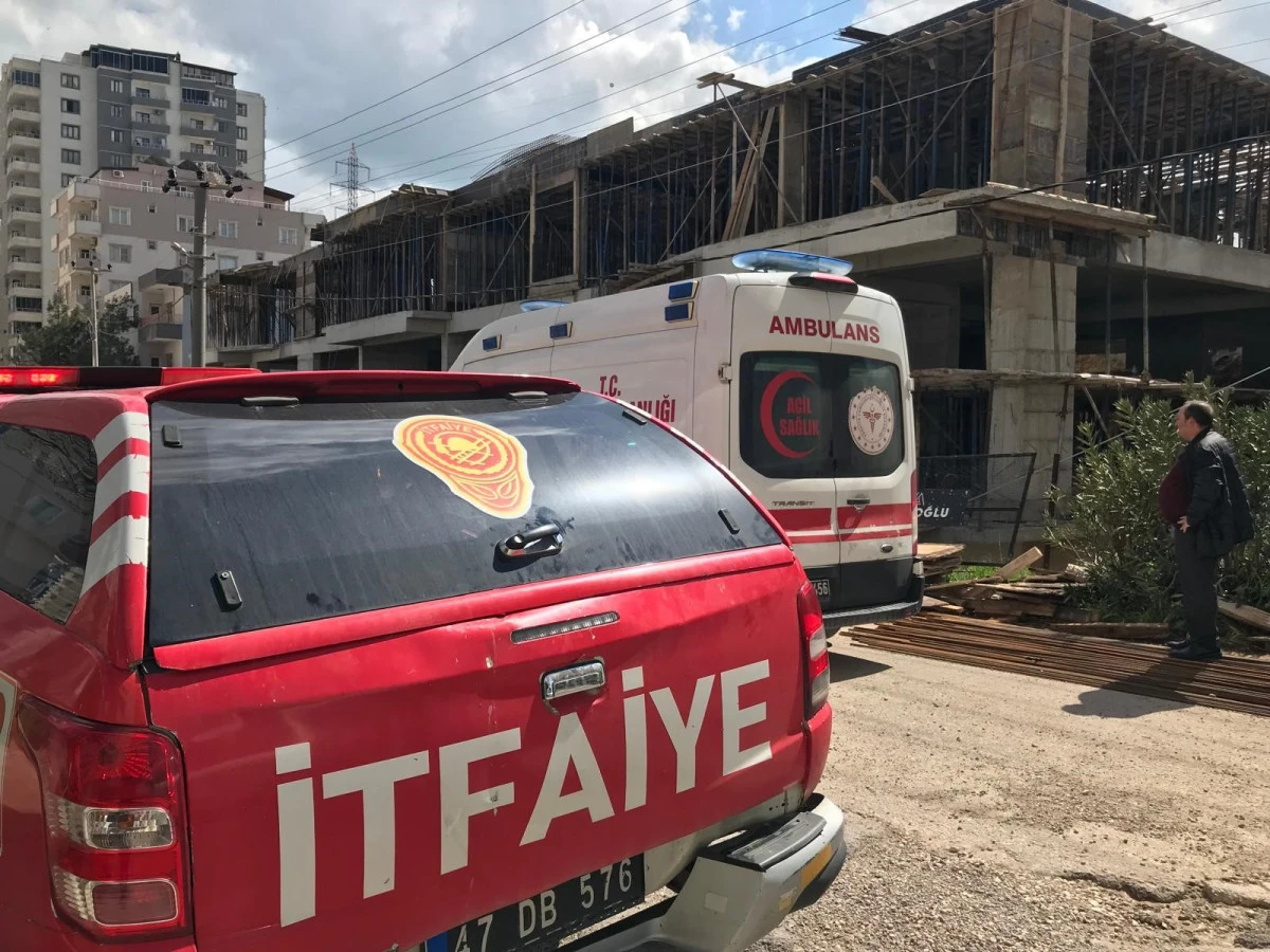 Akımına kapılan inşaat iş&ccedil;isi 3. kattan d&uuml;şerek ağır yaralandı