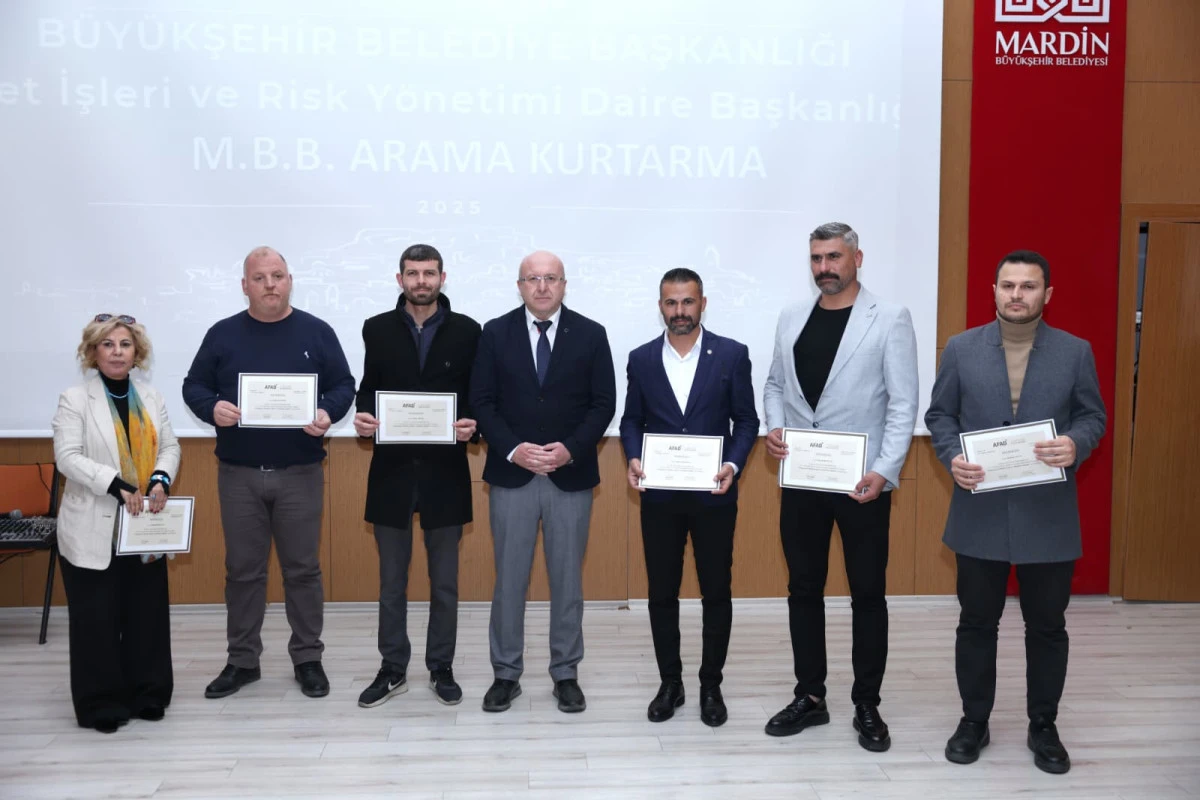 Arama Kurtarma Eğitimini Tamamlayan Kursiyerlere Sertifikaları Verildi