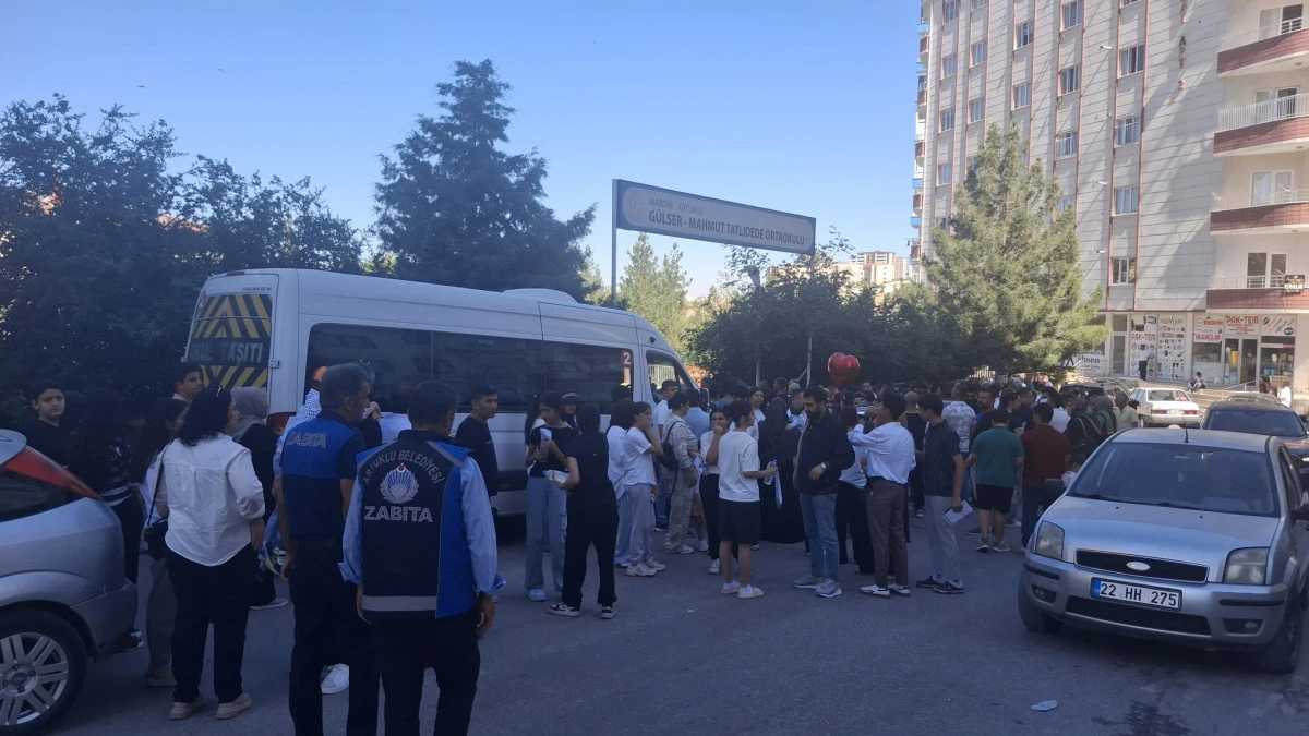 Artuklu Belediyesi Zabıta Ekipleri LGS İ&ccedil;in Sahada