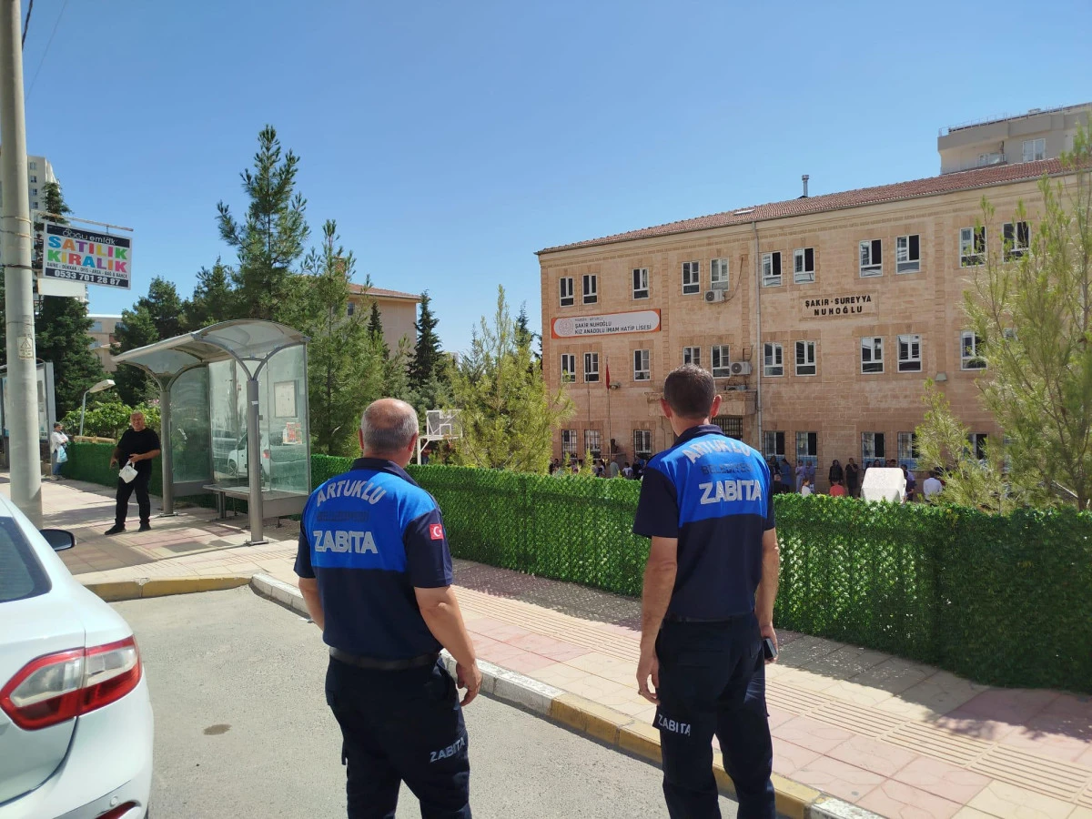 Artuklu Belediyesi Zabıta Ekiplerinden YKS Mesaisi