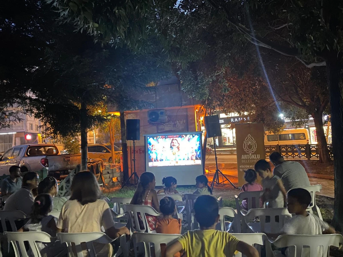 Artuklu Belediyesinden Çocuklara Sinema Keyfi