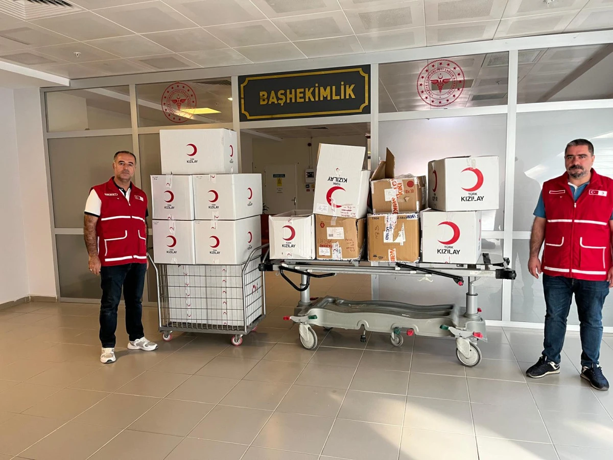 ARTUKLU KIZILAY&rsquo;DAN HASTANEDE TEDAVİ G&Ouml;REN &Ccedil;OCUKLARA GİYİM DESTEĞİ