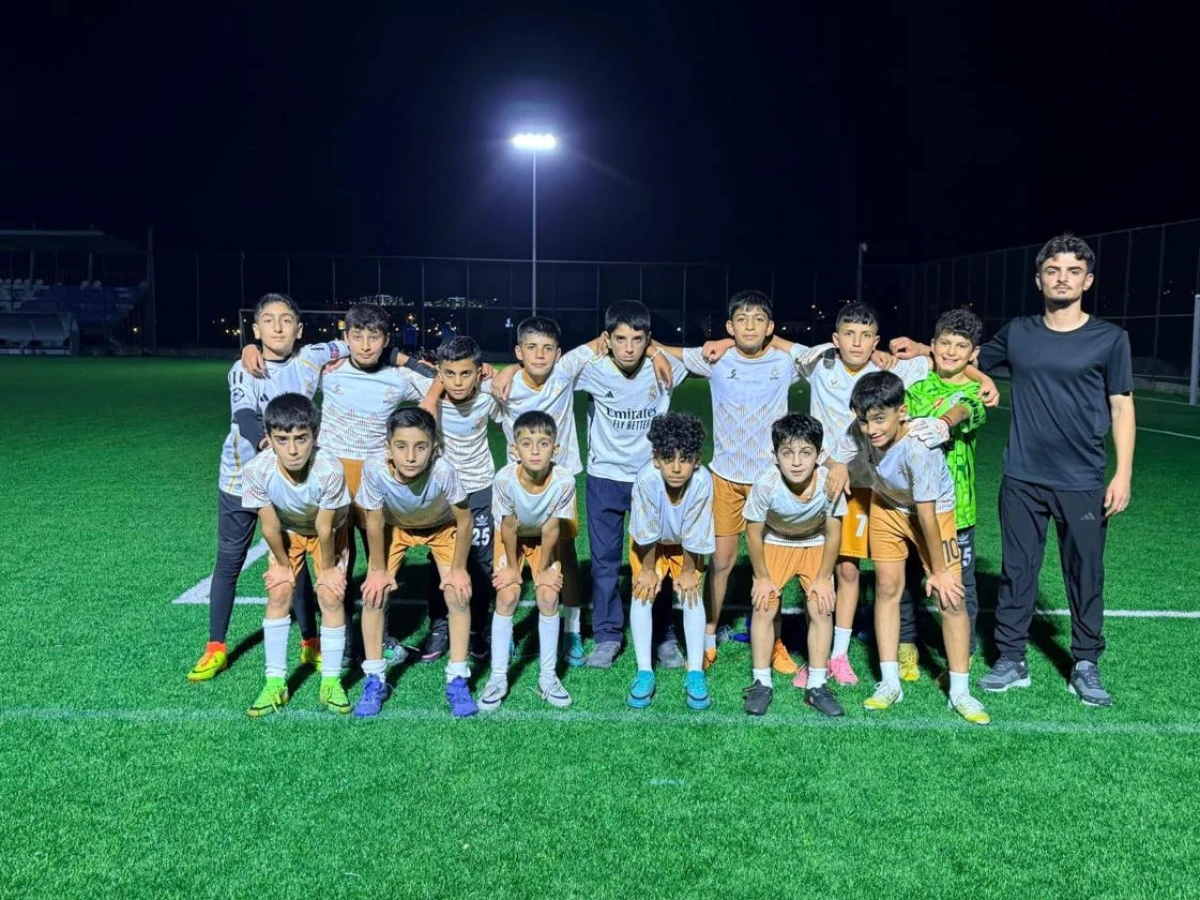 Artuklu&rsquo;da &Ccedil;ocuklar Futbol Kursuyla Gelişiyor