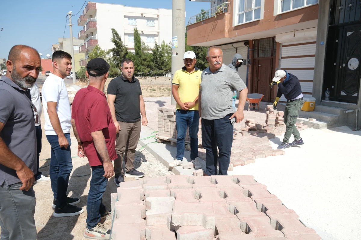 Atatürk Mahallesi'nde Yol ve Kaldırım Düzenlemesi Sürüyor