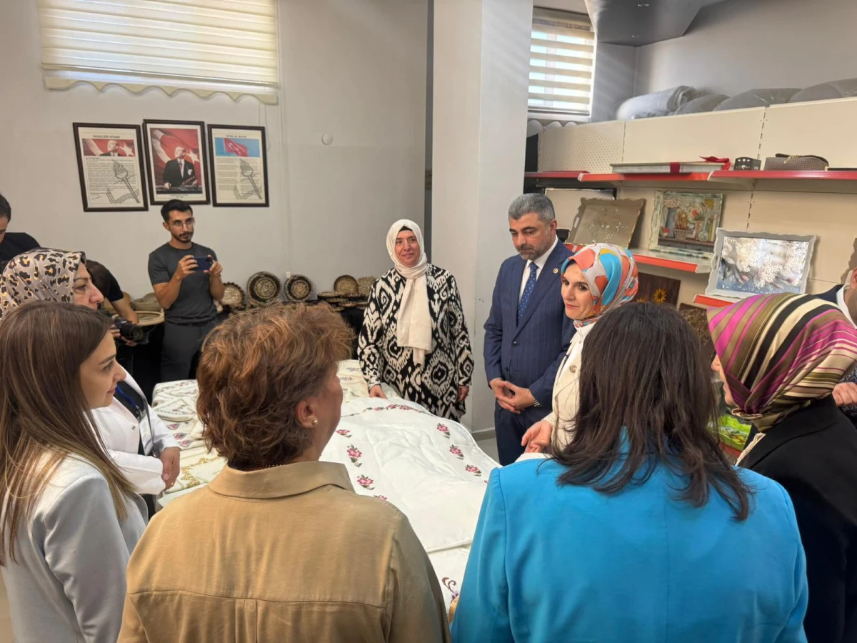 Bakan Göktaş, Yalım Aile Destek Merkezi’ni Ziyaret Etti