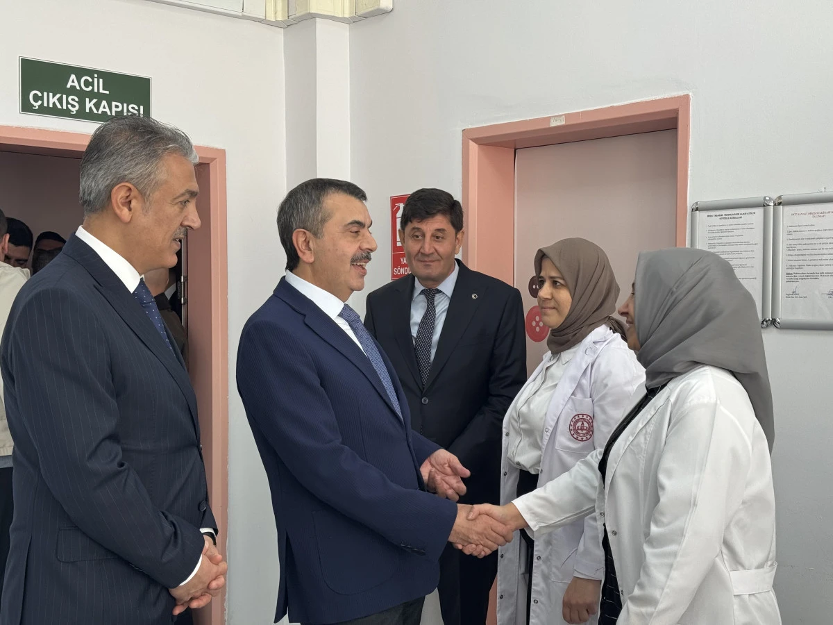 Milli Eğitim Bakanı Yusuf  Tekin Mardin'de Meslek Liselerini Ziyaret Etti