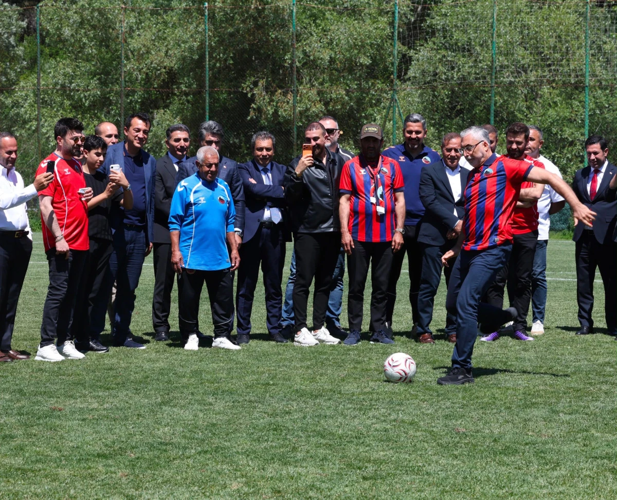 Bakan Vedat Işıkhan&rsquo;dan Mardin 1969 Spor&rsquo;a Kamp Ziyareti