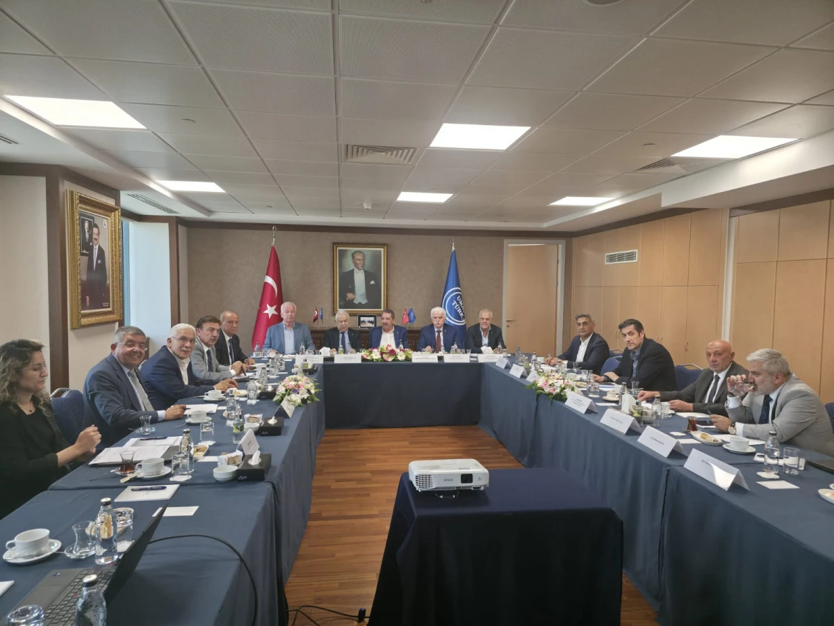 Başkan Hatip &Ccedil;elik ikinci defa UMAT A.Ş. Y&ouml;netim Kurulu'na se&ccedil;ildi