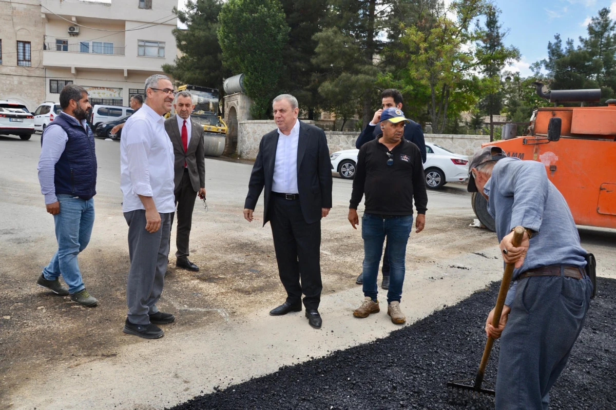 Başkan Veysi Şahin, Ulu Cami Mahallesi’ndeki Asfalt Çalışmalarını Yerinde İnceledi