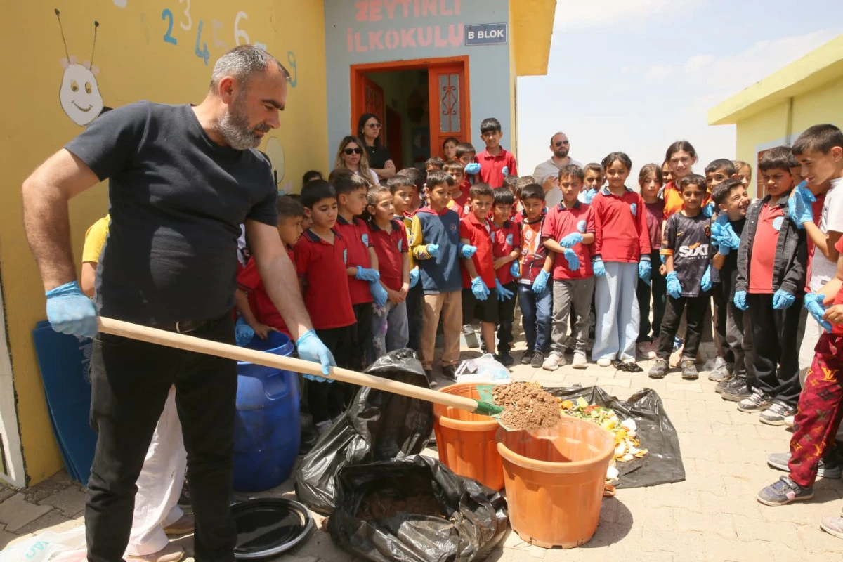 &lsquo;&rsquo;BİYOBOZUNUR ATIK AYI&rdquo; KAPSAMINDA &Ouml;ĞRENCİLERE KOMPOST EĞİTİMİ VERİLDİ