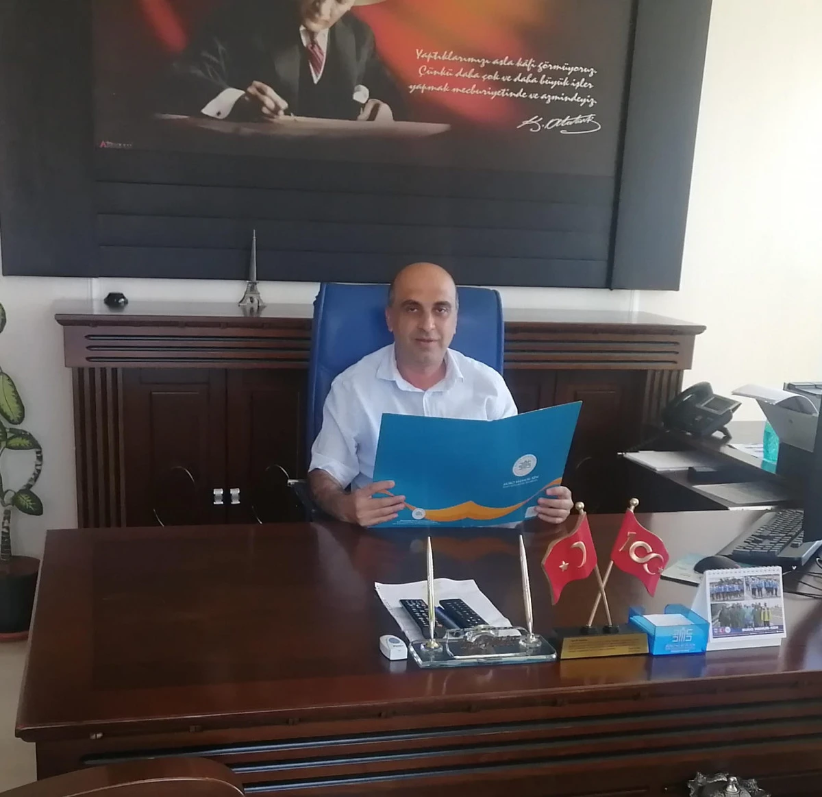 Büro Memur Sen Mardin Şube Başkanı Ümit Unat 1 Eylül Dünya Barış Günü nedeniyle basın açıklaması yaptı