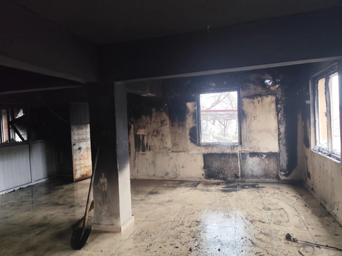 Camide &ccedil;ıkan yangın hasara neden oldu