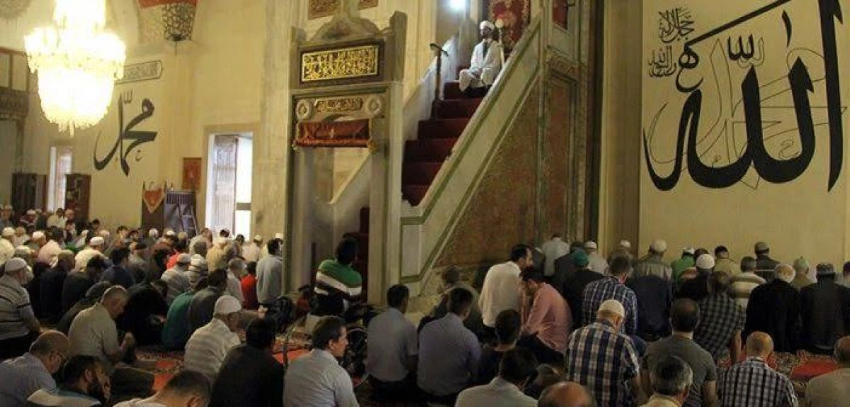 Cuma Hutbesinde kamu haklarına vurgu yapıldı