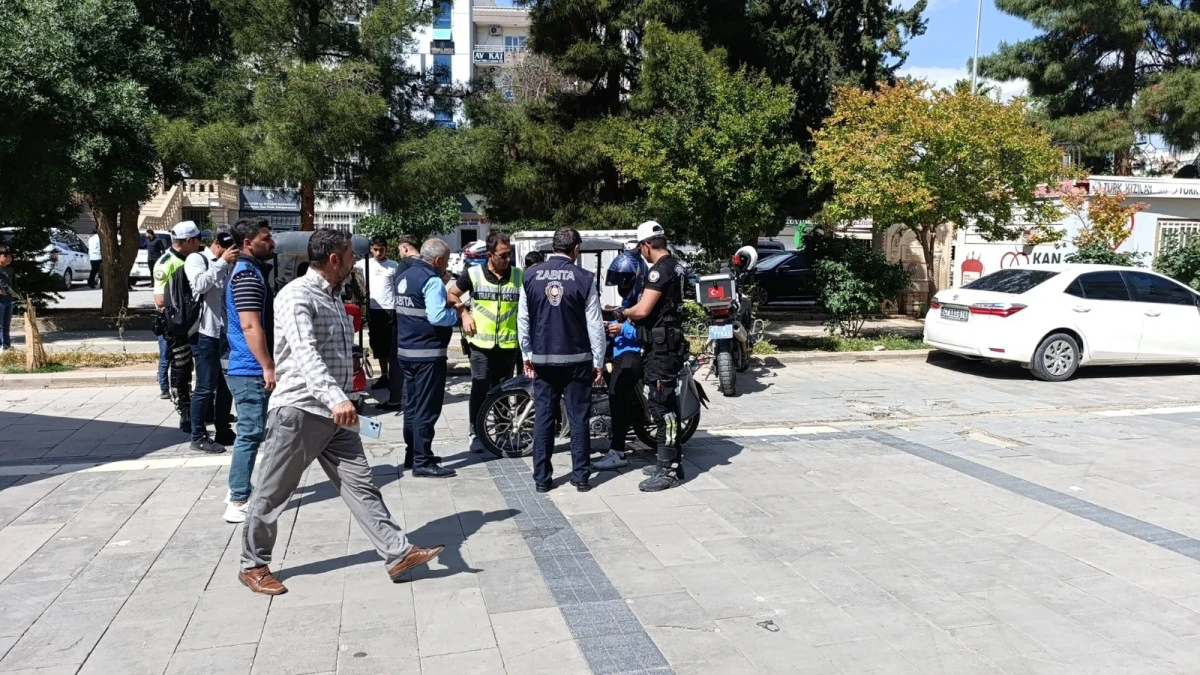 Cumhuriyet Meydanı'nda Motosiklet Denetimi