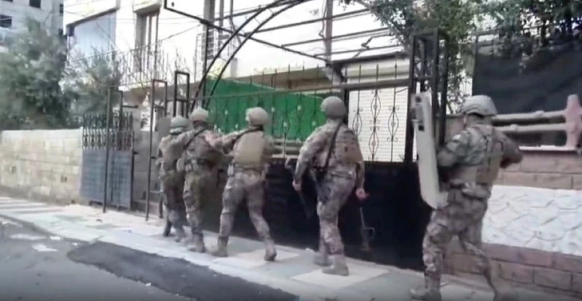 DEAŞ ter&ouml;r &ouml;rg&uuml;t&uuml;ne 56 ilde operasyon