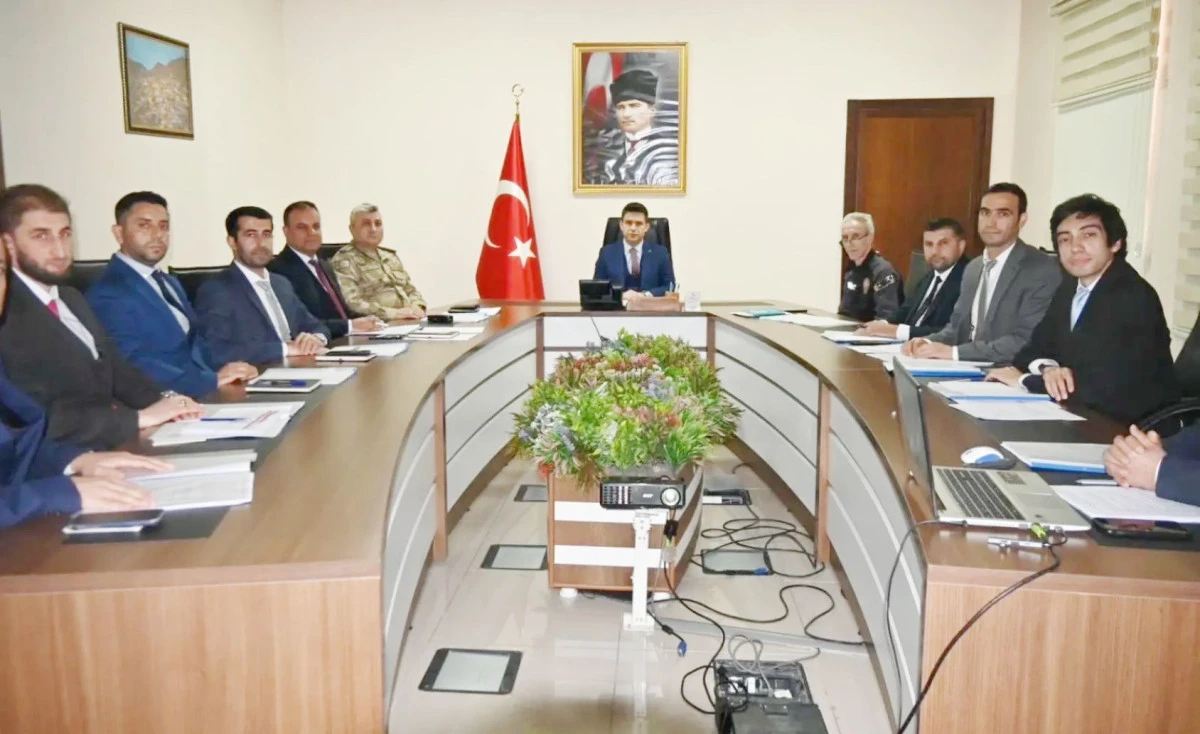 Derik Kaymakamlığı'nda Bağımlılıkla Mücadele Toplantısı Gerçekleşti