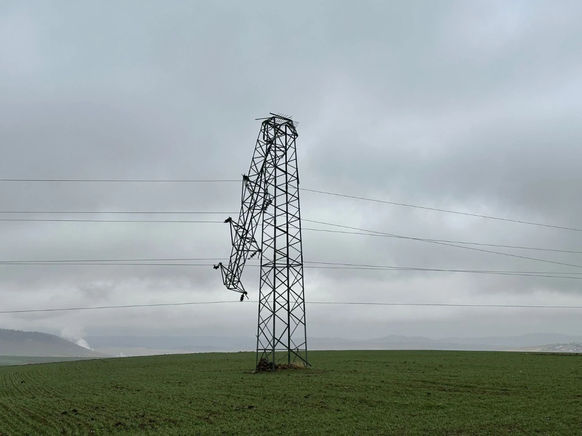 Derik&rsquo;te Elektrik İletim Destek &Uuml;nitelerinde Hırsızlık Yaşandı 