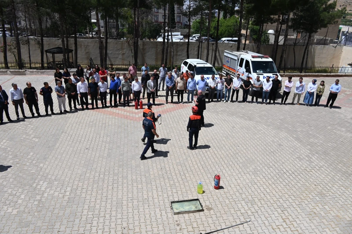 Derik&rsquo;te yangın s&ouml;nd&uuml;rme ve tahliye tatbikatı ger&ccedil;ekleştirildi