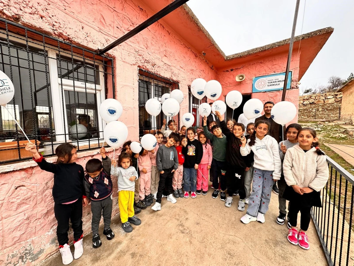 Dicle Elektrik g&ouml;n&uuml;ll&uuml;lerinden &ouml;ğrencilere umut olan destek
