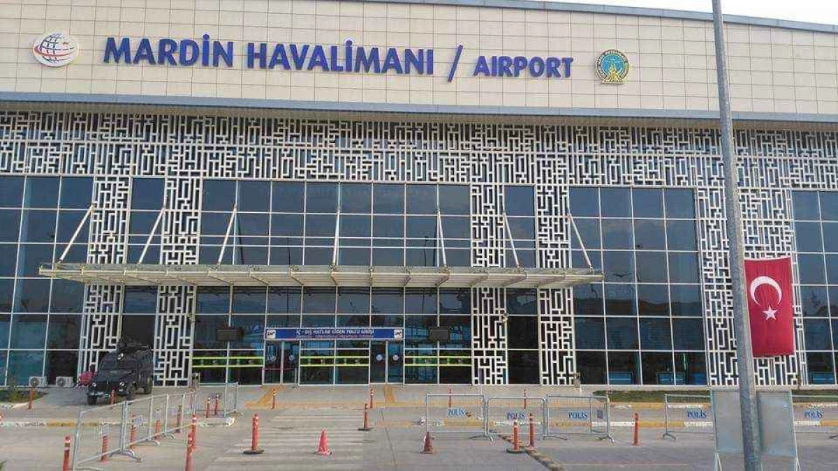 Diyarbakır'a inemeyen u&ccedil;ak Mardin'e indi