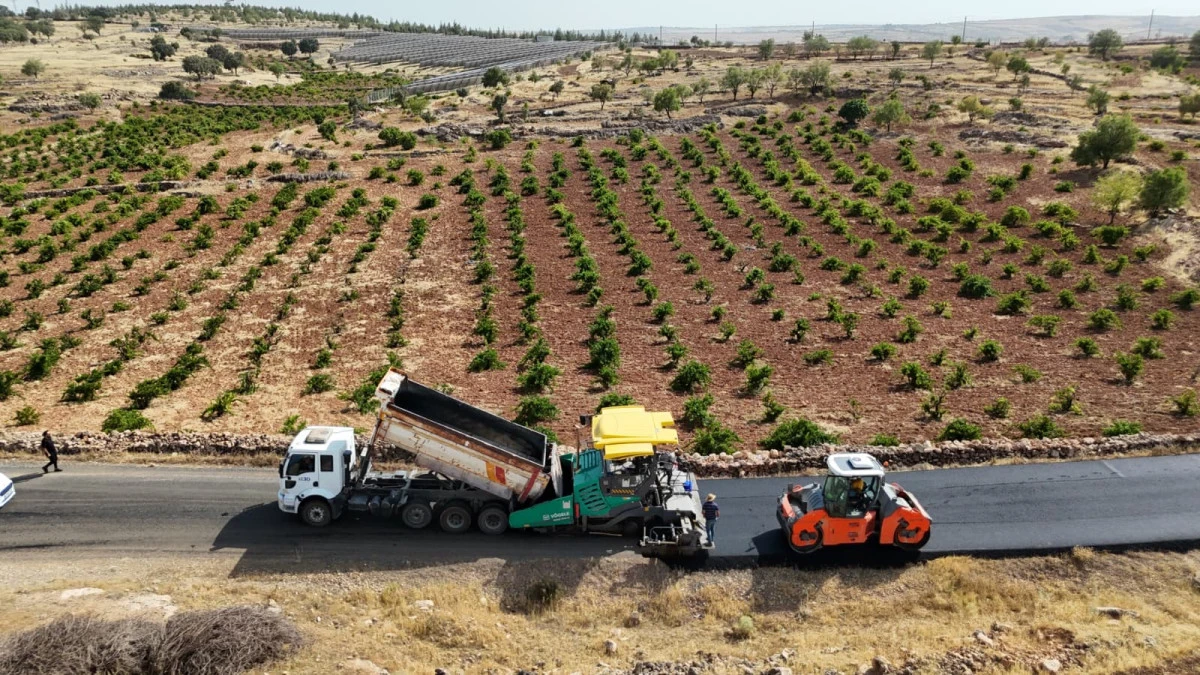 Dört Mahalleyi Birbirine Bağlayan Yol Sıcak Asfalt Konforuna Kavuşturuluyor