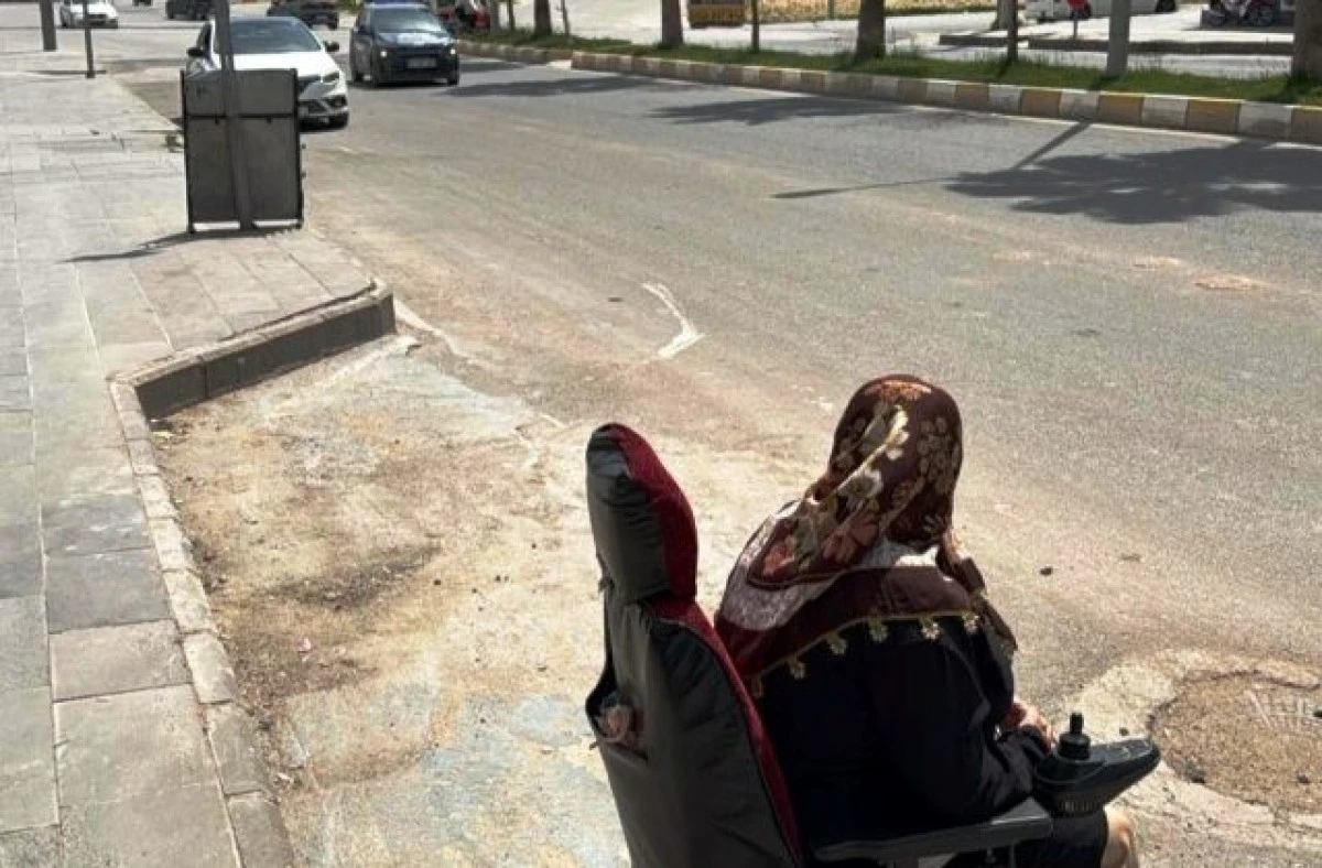 Engelli kadını minib&uuml;se almayan s&uuml;r&uuml;c&uuml;lere tepki