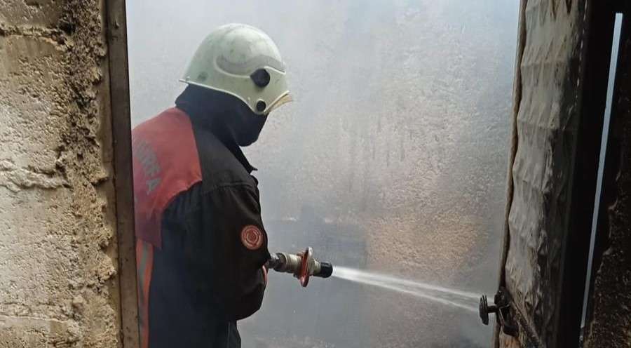 Evde çıkan yangında bir kadın öldü, gelini yaralandı