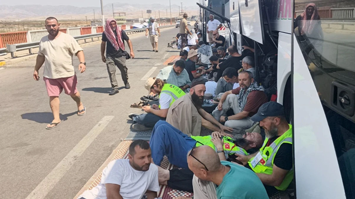 Filistin Konvoyu, İbrahim Halil Sınır Kapısında Hukuksuzca Bekletiliyor 