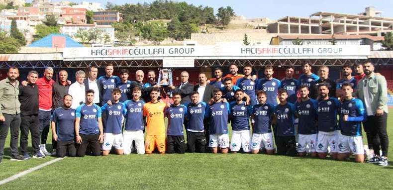 Fosfatspor Şampiyonluk Kupasını Aldı