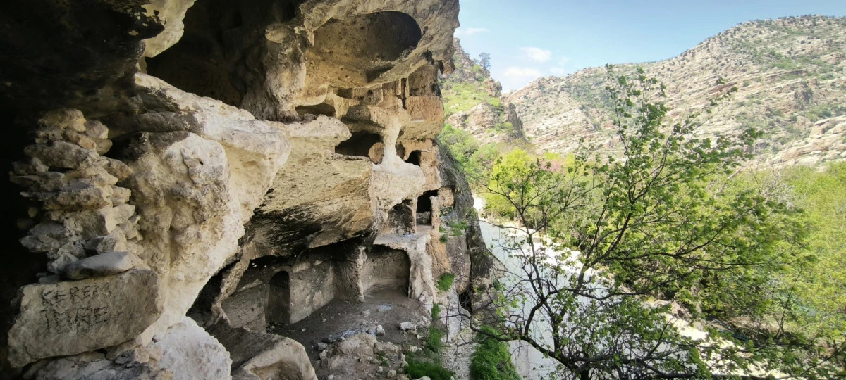 Gabar&rsquo;da Bir Yandan Petrol Bir Yandan Tarih Fışkırıyor