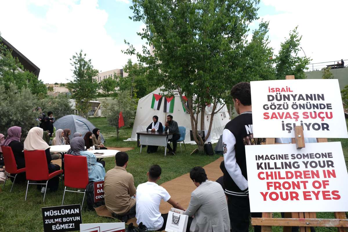 Gazzeli Akademisyen Üniversite Öğrencilerine Gazze’de Yaşananları Anlattı