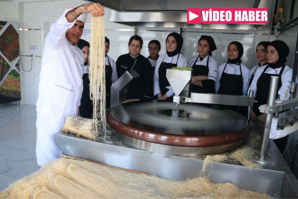 Geleceğin burma kadayıf ustaları okul sıralarında yetişiyor