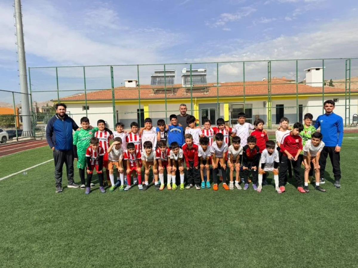 Geleceğin Yıldızları Sahada: Artuklu&rsquo;da Futbol Heyecanı