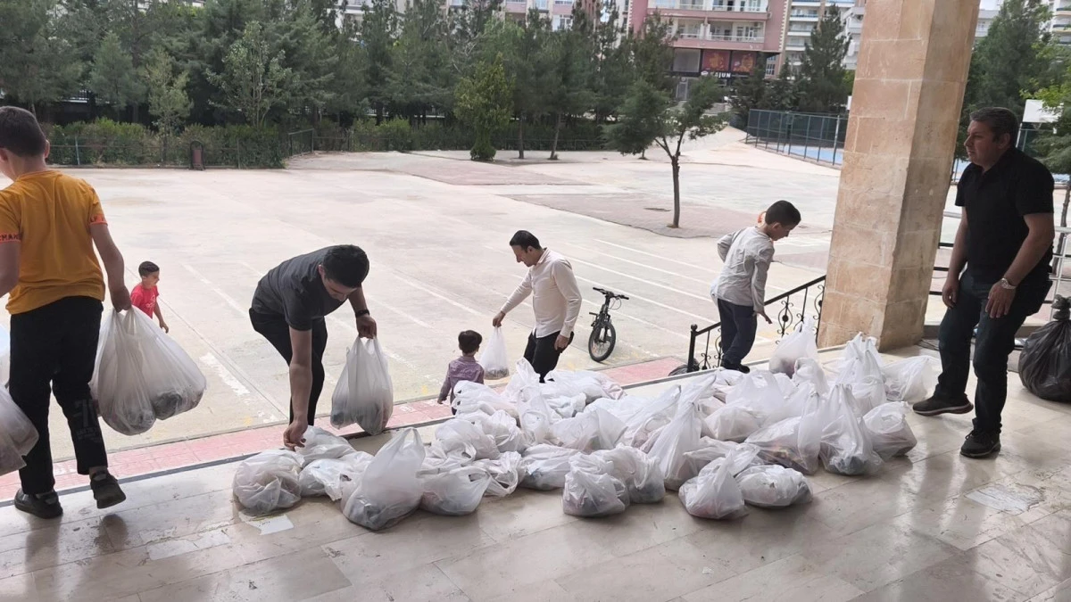 Hacı Suphiye B&ouml;l&uuml;nmez İmam Hatip Ortaokulu&rsquo;ndan Kızılay İş Birliğiyle Bayram Dayanışması