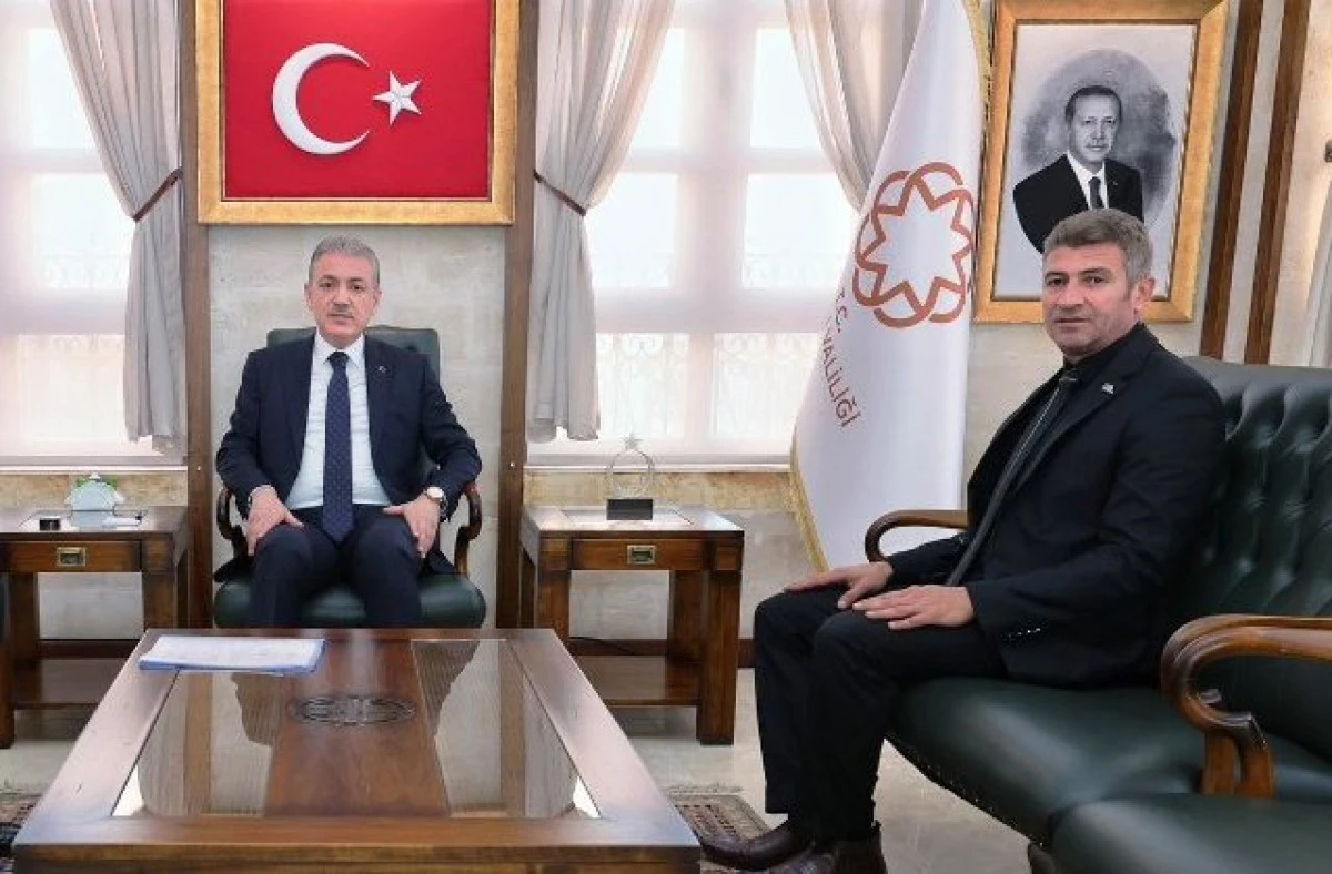 Hak-İş ve Hizmet-İş Sendikası&rsquo;ndan Vali Tuncay Akkoyun&rsquo;a Teşekk&uuml;r