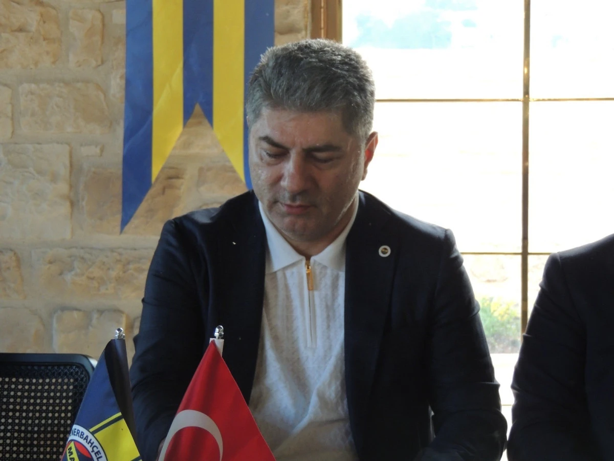 Hakan Safi: "Fenerbah&ccedil;e'nin olmazsa olmazı, kendi yerinde stadını 65 bin kişiye &ccedil;ıkarmasıdır"
