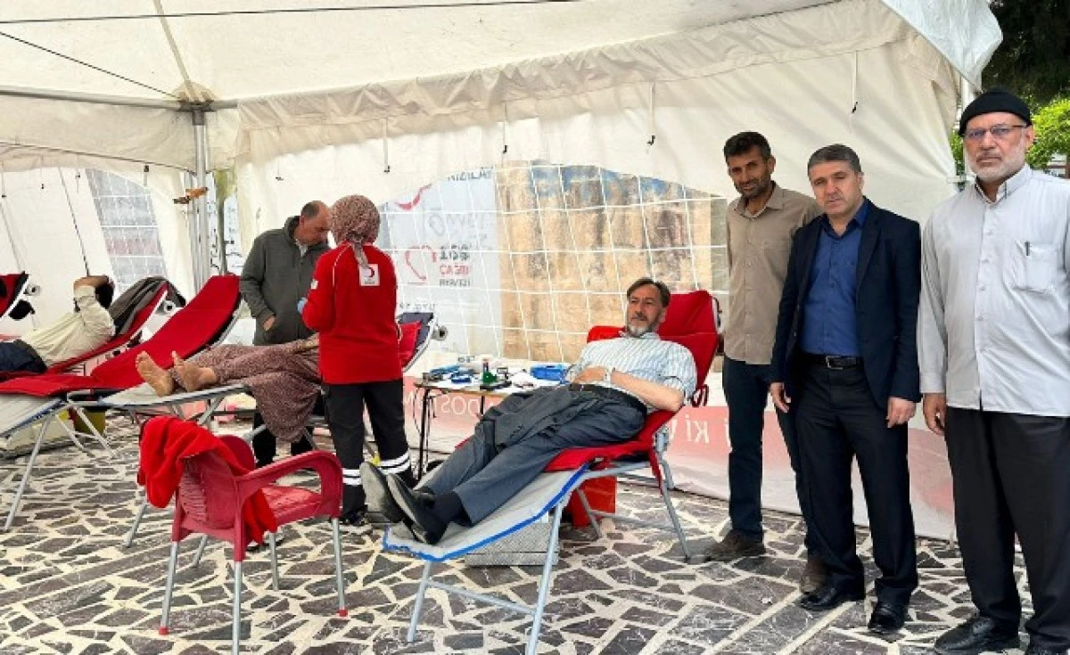 H&Uuml;DA PAR Kızıltepe İl&ccedil;e Teşkilatından kan bağışına destek