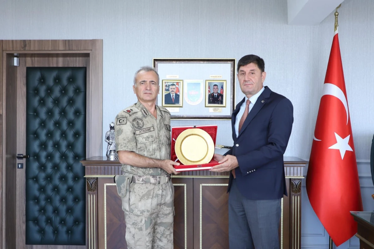 İL MİLL&Icirc; EĞİTİM M&Uuml;D&Uuml;R&Uuml; EYY&Uuml;PKOCA&rsquo;DAN İL JANDARMA KOMUTANI TUĞGENERAL ATASOY&rsquo;A "HAYIRLI OLSUN" ZİYARETİ