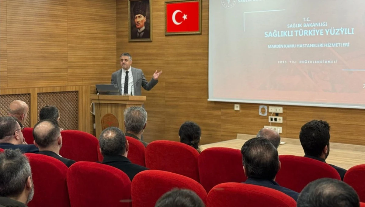 İl M&uuml;d&uuml;r&uuml; Yavuz başhekim ve y&ouml;neticilerle değerlendirme toplantısında bir araya geldi