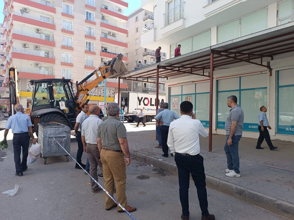 Kaldırıma Yapılan Çardak Kaldırıldı
