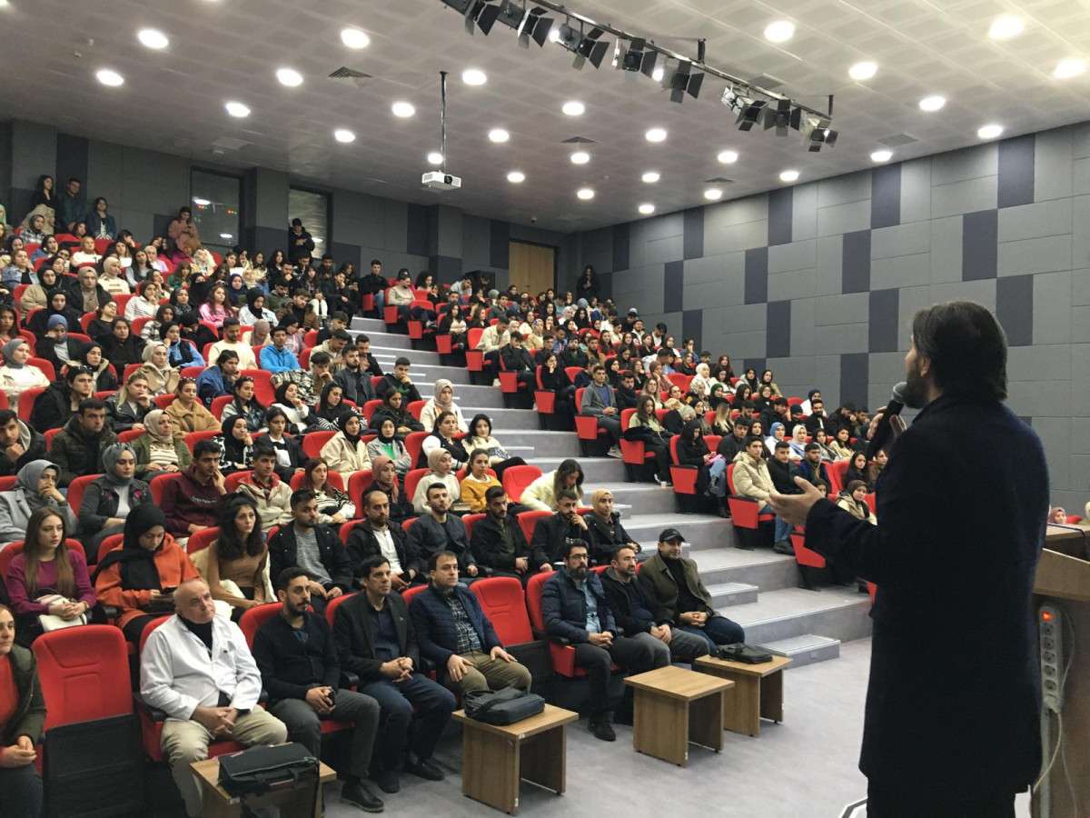 Kampüste ‘Oruç ve Ramazan Medeniyeti  Söyleşisi’ Düzenlendi