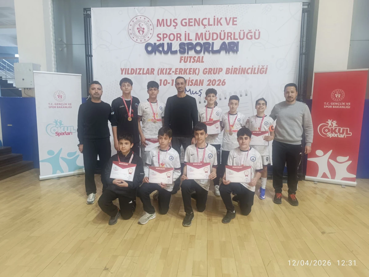 Kasımiye Ortaokulu Futsal Takımı, Muş&rsquo;ta Şampiyon Oldu!
