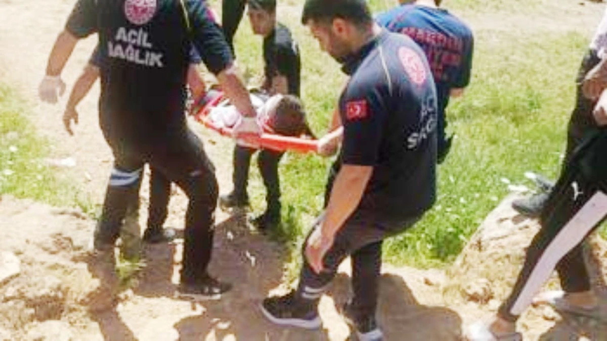 Kayalardan d&uuml;şen &ccedil;ocuk yaralandı