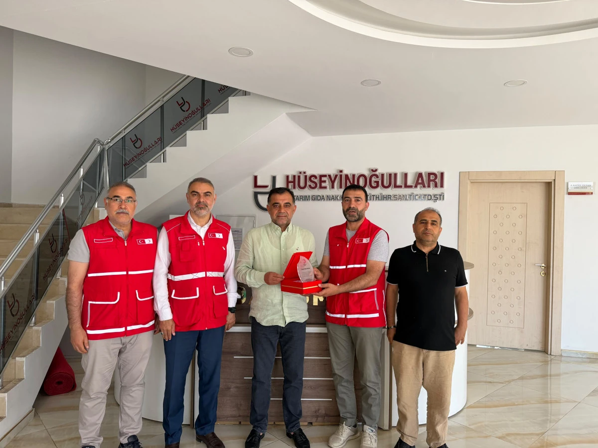 Kızılay'dan Veysi Duyan'a "Yılın Bağış&ccedil;ısı" &ouml;d&uuml;l&uuml;