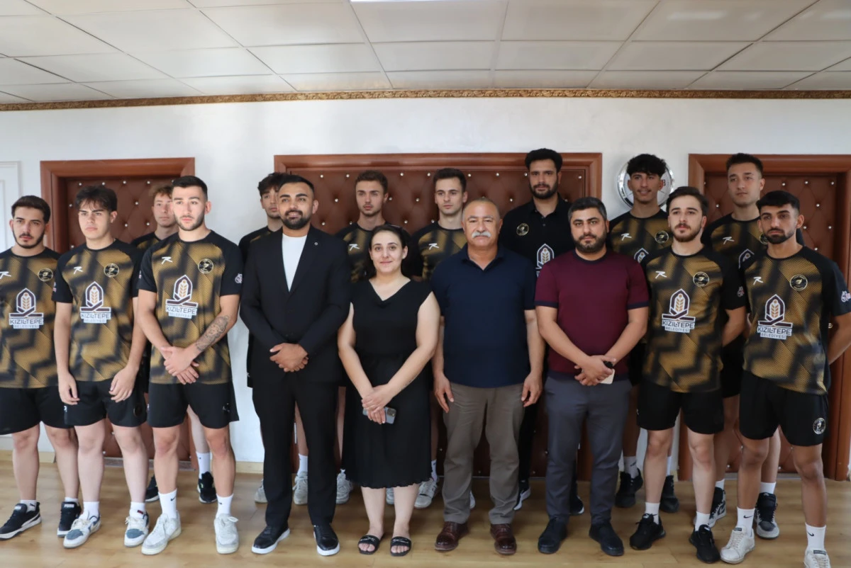Kızıltepe Belediyesi Voleybol Takımını Ağırladı